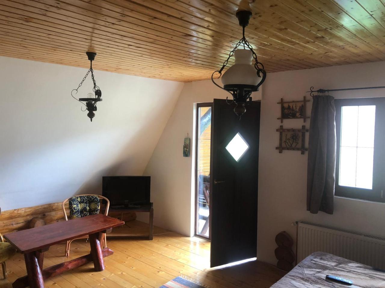 Вілла Hot Tub Chalet Retreat Брашов Екстер'єр фото