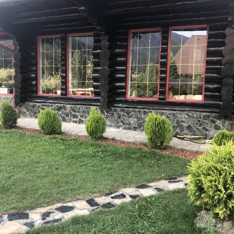 Вілла Hot Tub Chalet Retreat Брашов Екстер'єр фото