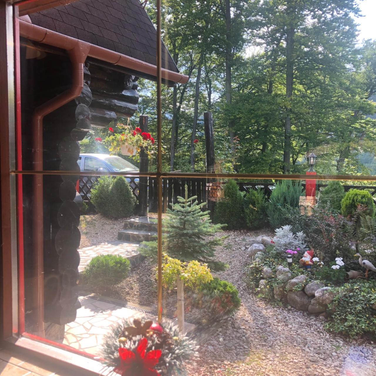 Вілла Hot Tub Chalet Retreat Брашов Екстер'єр фото